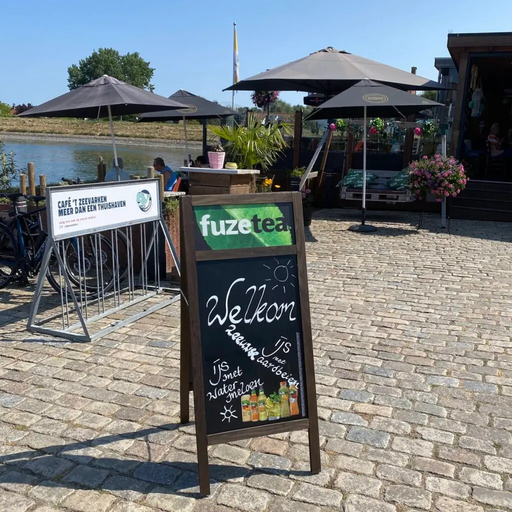 Fietsenrek bij Eetcafé ’t Zeevarken
